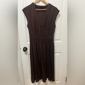 Banana Republic
Silk like dress